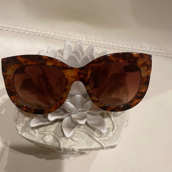 Steve Madden Accessories - Sunglasses like New